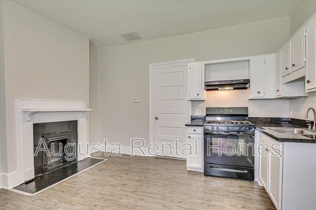 Building Photo - 106 Ellis St