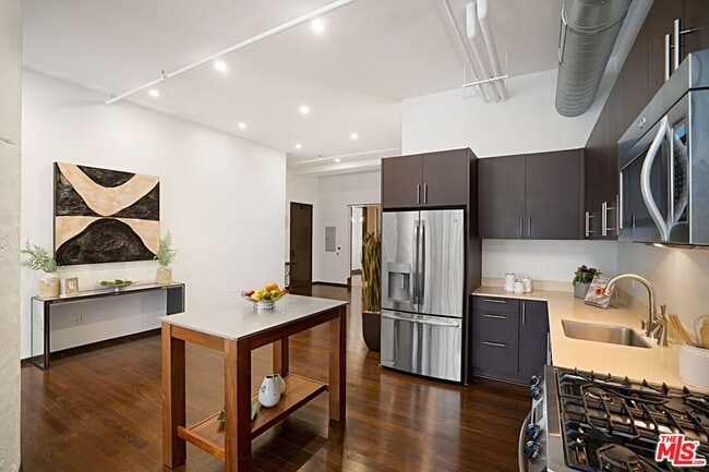 Building Photo - 1645 Vine St