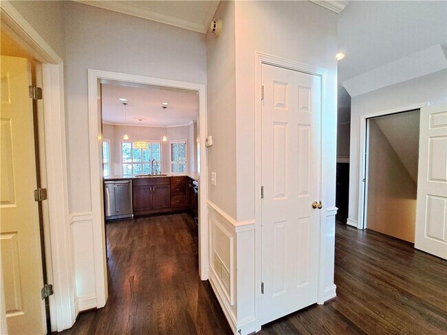 Building Photo - 2242 Lenox Walk NE