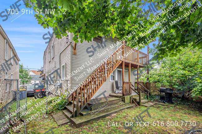 Building Photo - 705 9th St NW