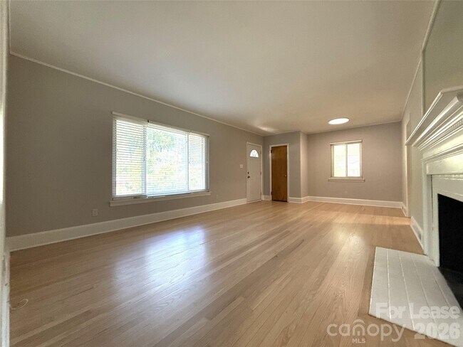Building Photo - 932 Hickory Nut St