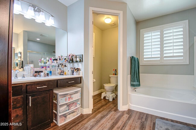 Building Photo - 3016 N Glenview