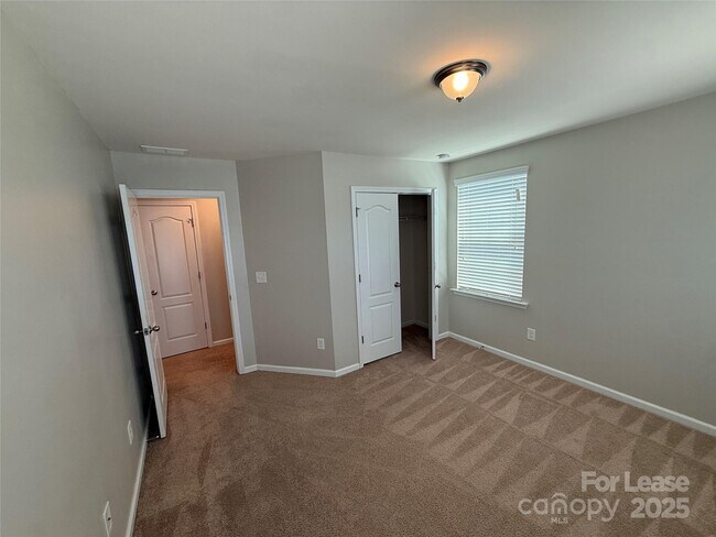 Building Photo - 15124 Evergreen House Dr