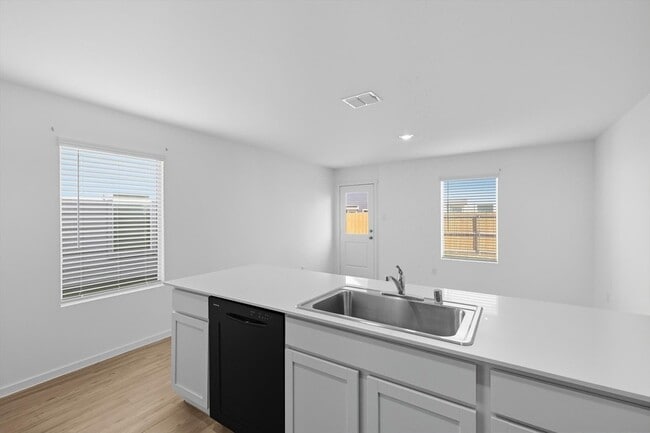 Building Photo - 924 Blue Heron Dr