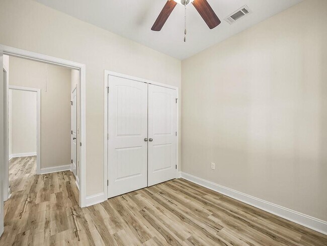 Building Photo - 1002 Oglethorpe Ln