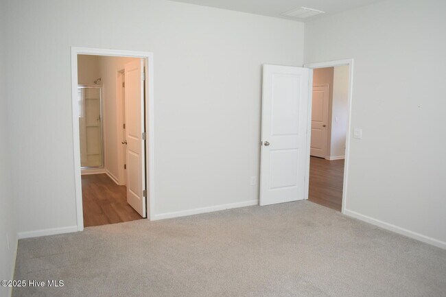 Building Photo - 832 Delta Ct