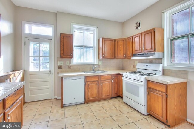 Building Photo - 1756 Park Rd NW