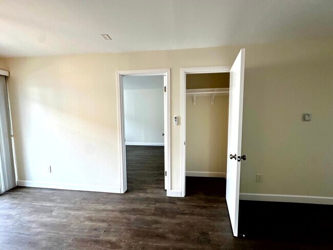 Building Photo - Gorgeous Remodeled 2 Beds + 2 Bath Condo i...