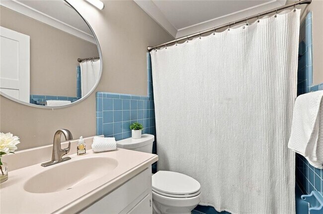 Building Photo - 5179 Meadowlake Dr