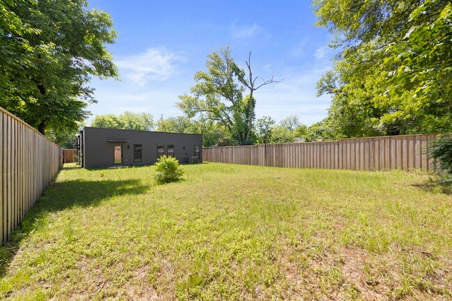 Building Photo - 2535 Exline St