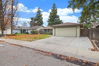 Building Photo - 9741 Treetop Dr