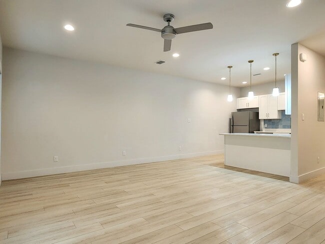 Building Photo - Gulf Shores 2/2.5 cottage available now