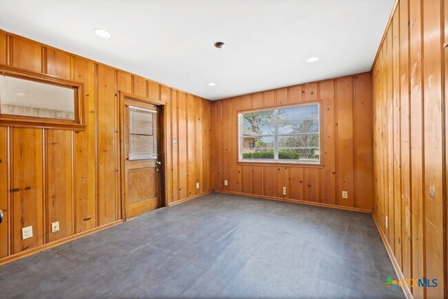 Building Photo - 1511 Ranch Rd 12