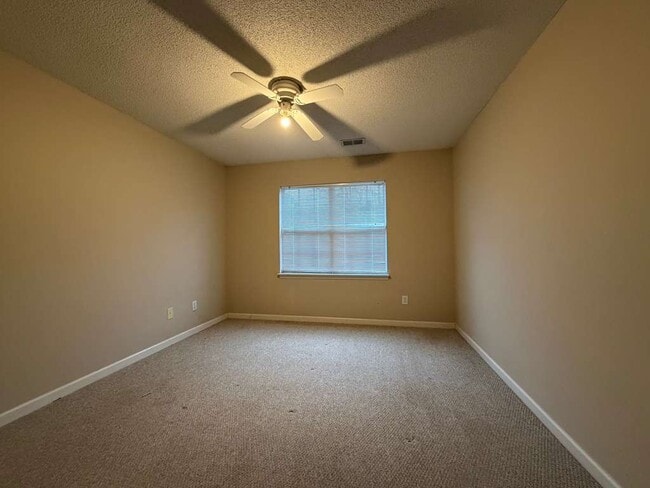 Building Photo - 6007 Cougar Ln