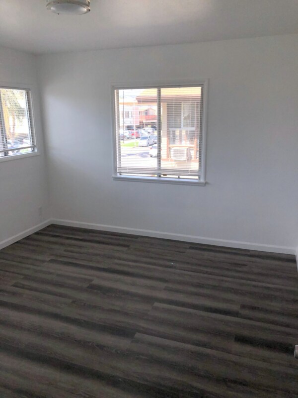 Building Photo - 1136 S Holt Ave