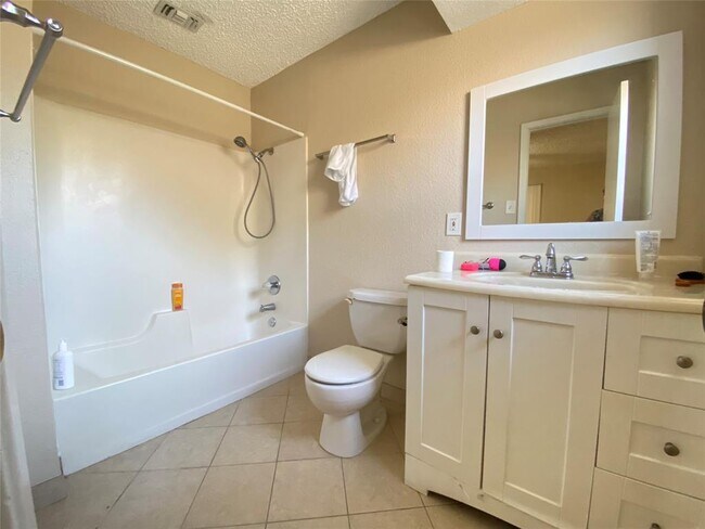 Building Photo - 25 Tradewinds Dr