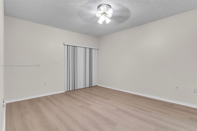 Building Photo - 9532 SW 154th Pl