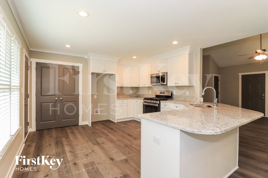 Building Photo - 321 Spring Ridge Dr