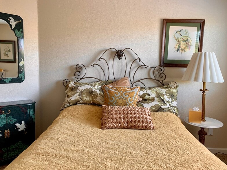 Building Photo - 904 Bond Pl