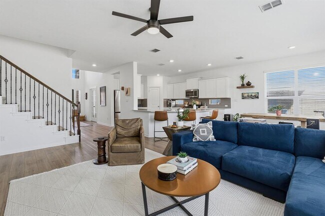 Building Photo - 209 Zamora Xing