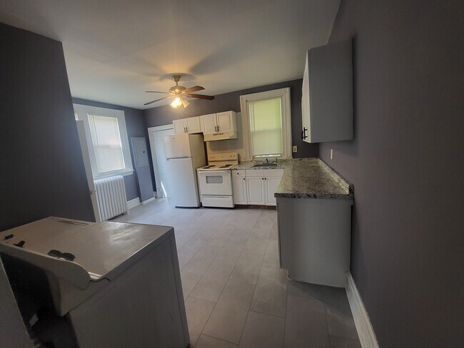 Building Photo - 5044 N Sydenham St
