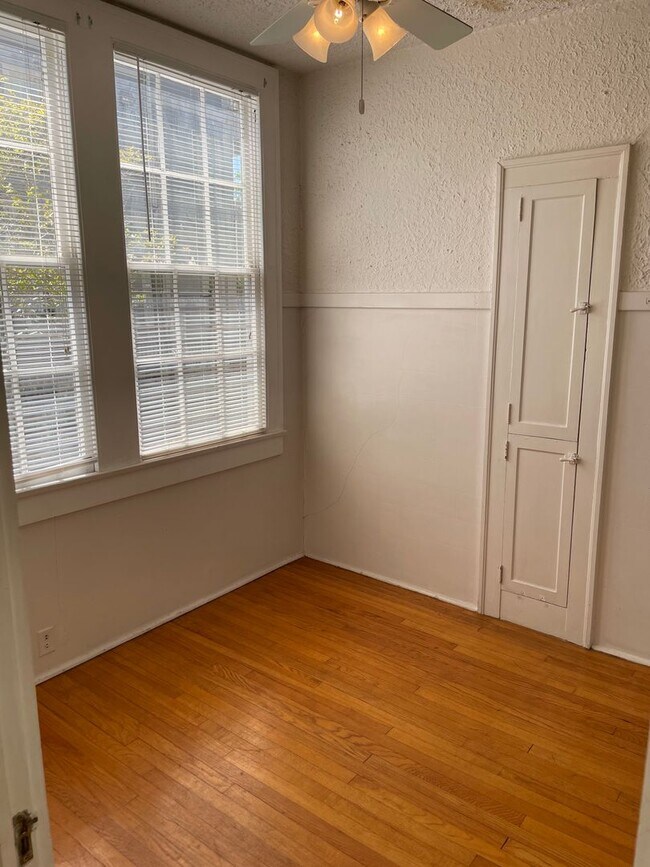 Building Photo - 1BD/1BA Apartment Uptown on Mardi Gras Parade Route