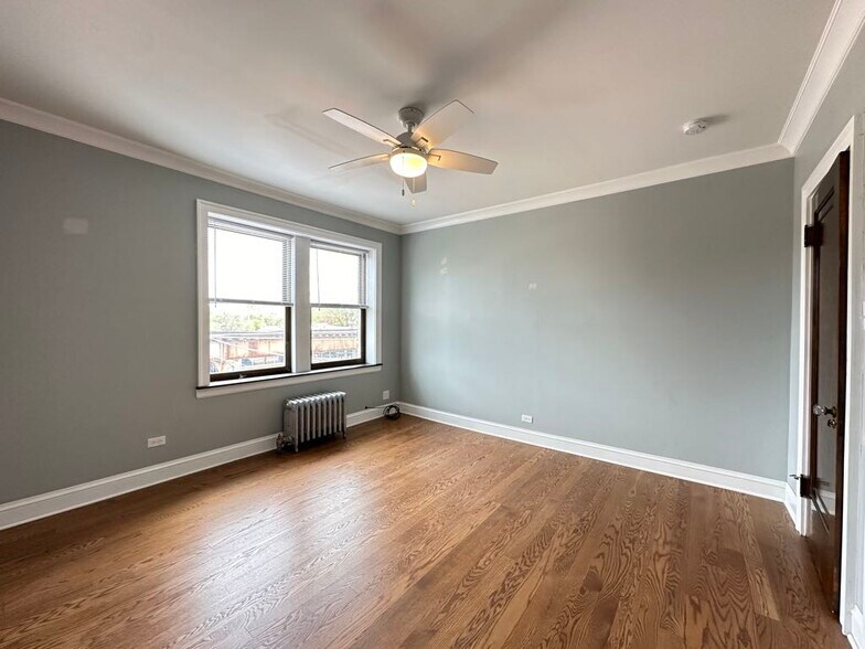 Building Photo - 4519 N Wolcott Ave