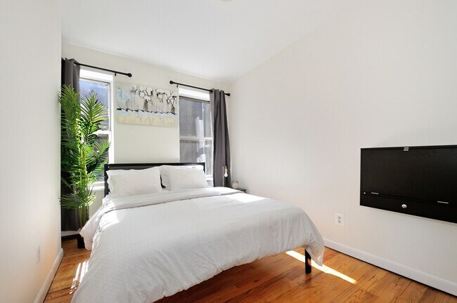 Building Photo - 506 9th Ave