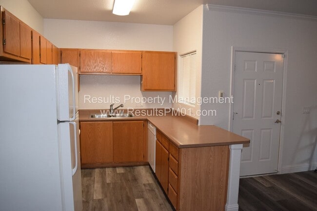 Building Photo - 1 Bed 1 Bath Roseville Condo Garage Attached