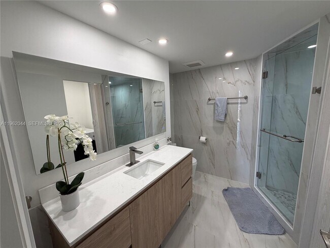 Building Photo - 20191 E Country Club Dr