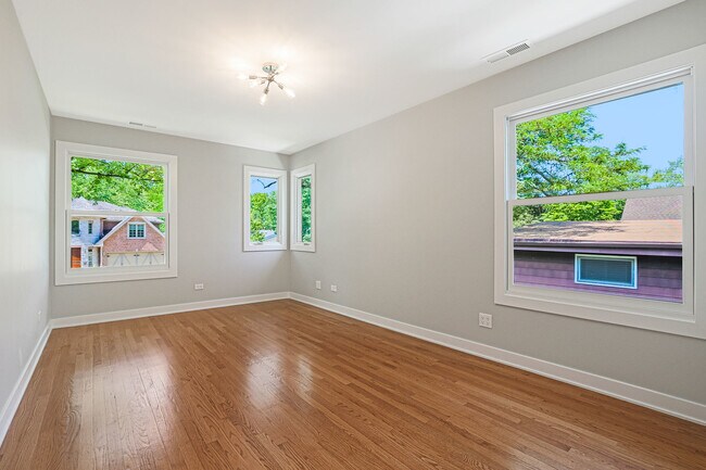 Building Photo - 1247 Sherwood Rd