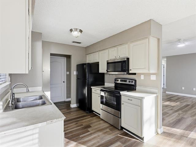 Building Photo - 417 Saddle Rd