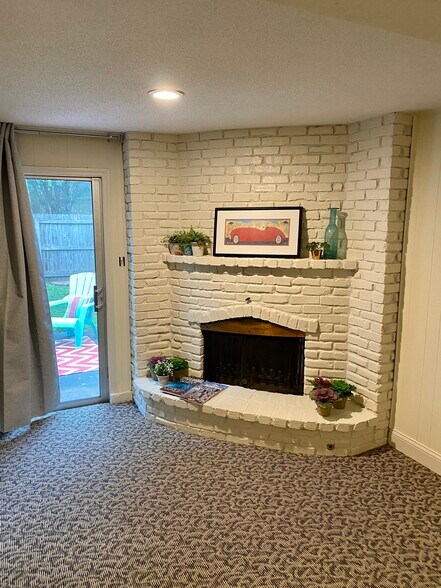 family room - 1202 NW 6th St