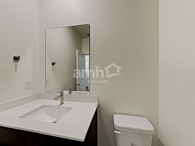 Building Photo - 9415 W Chino St