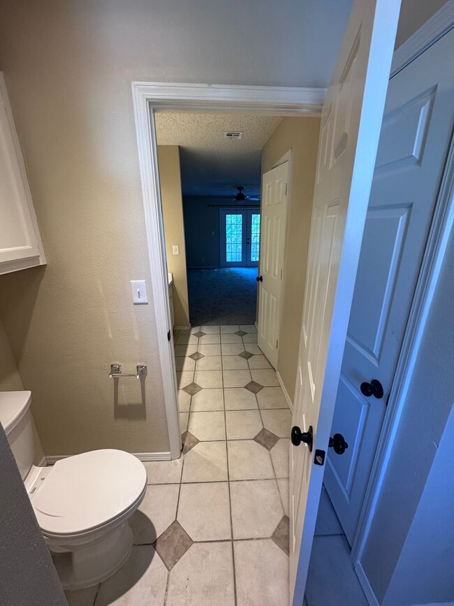 Building Photo - Darling 1 Bed, 1.5 Bath Townhouse with sma...