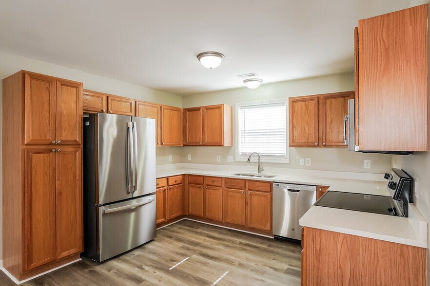 Building Photo - 3206 Hayling Dr