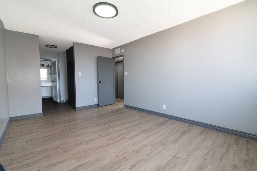 Building Photo - 6979 Palm Ct
