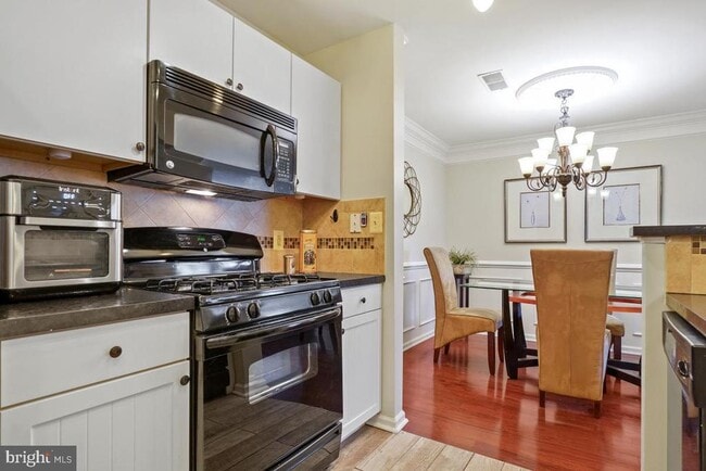 Building Photo - 8095 Lacy Dr