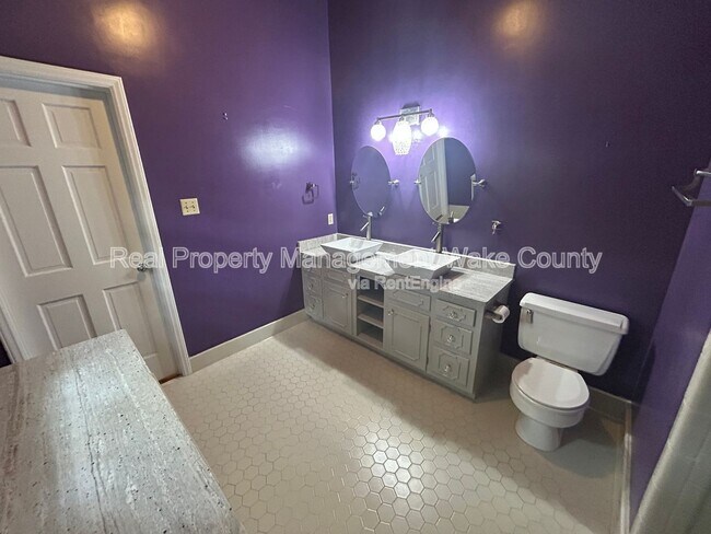 Building Photo - 4500 Connell Dr