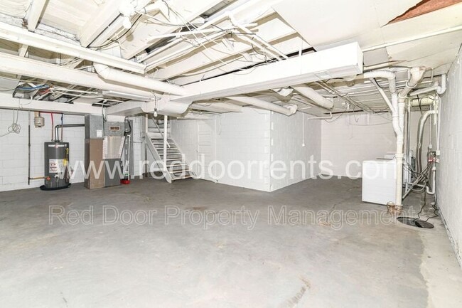 Building Photo - 125 E 49th St