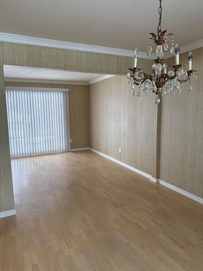 Building Photo - 3550 Kings Point Dr