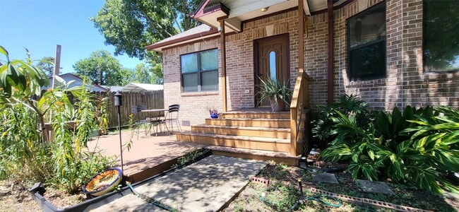 Building Photo - 9734 La Vista Dr