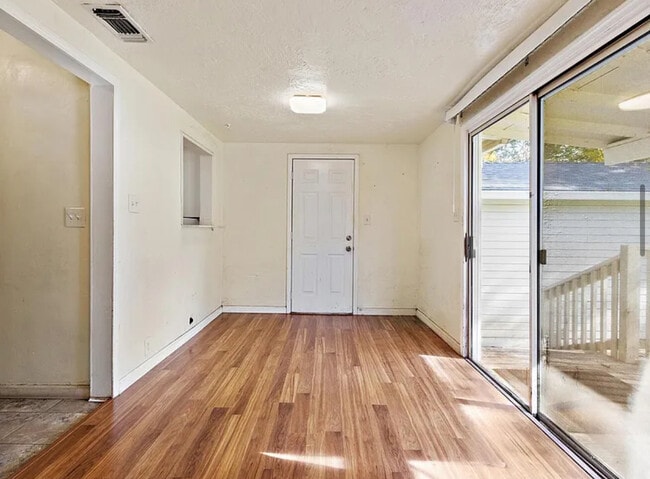 Building Photo - APPLY NOW