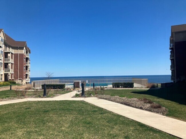 Building Photo - 4120 S Lake Dr
