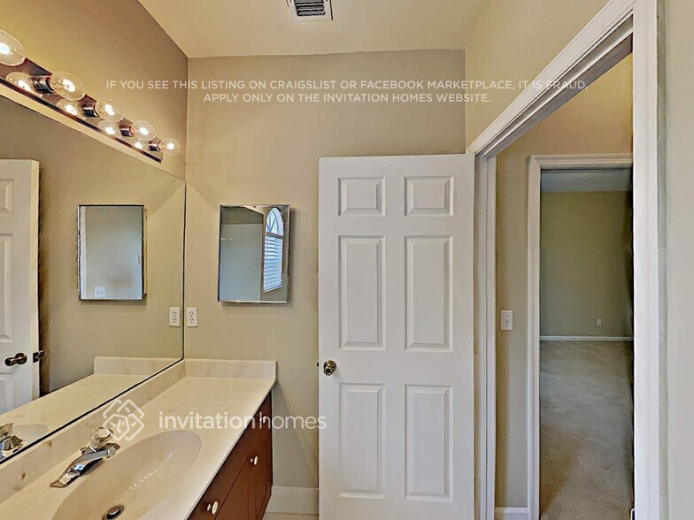 Building Photo - 10777 Pelican Dr