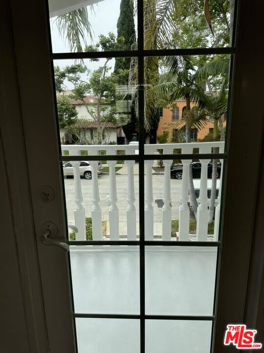 Building Photo - 122 N Orange Dr