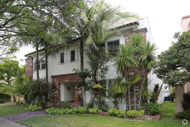 Building Photo - 144 N La Peer Dr