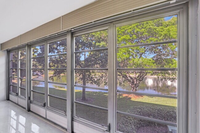 Building Photo - 2202 Lucaya Bend