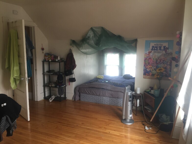 Building Photo - 904 Ackerman Ave