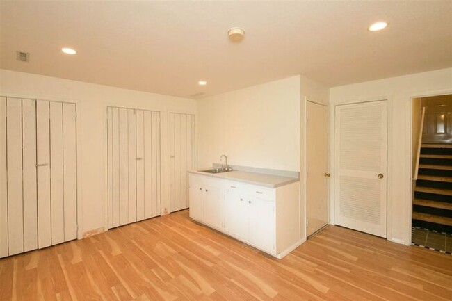 Building Photo - $1,395 | 2 Bedroom + Bonus Room, 1.5 Bathr...